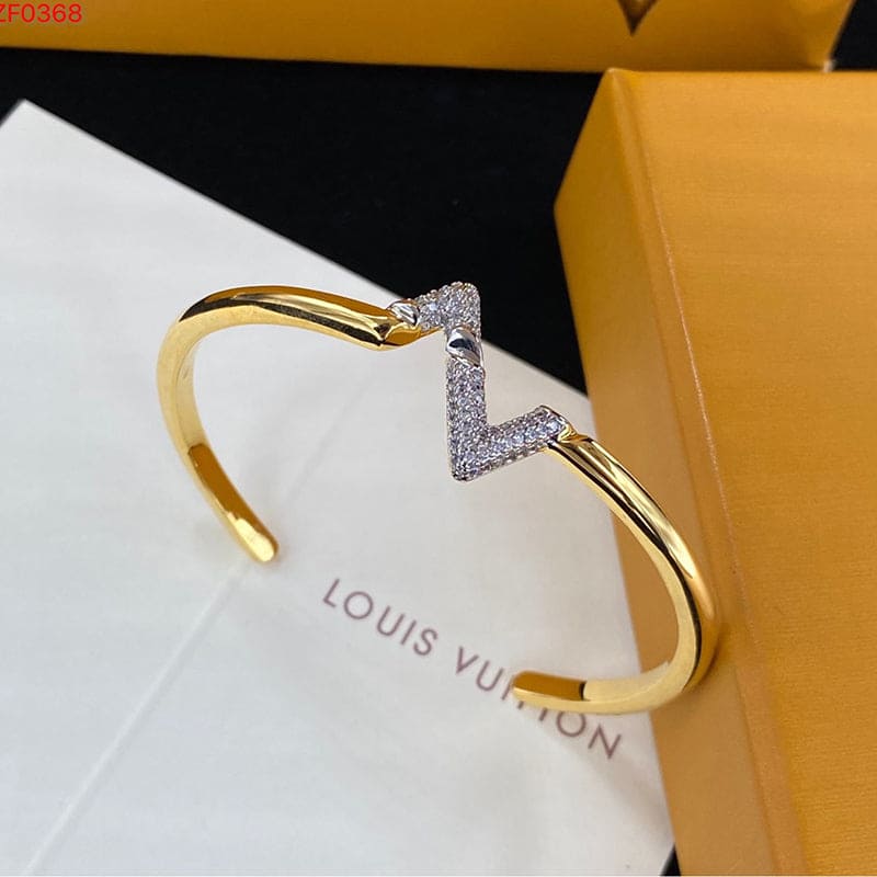 Louis Vuitton Volt Upside Down Diamond 18K Gold Bracelet