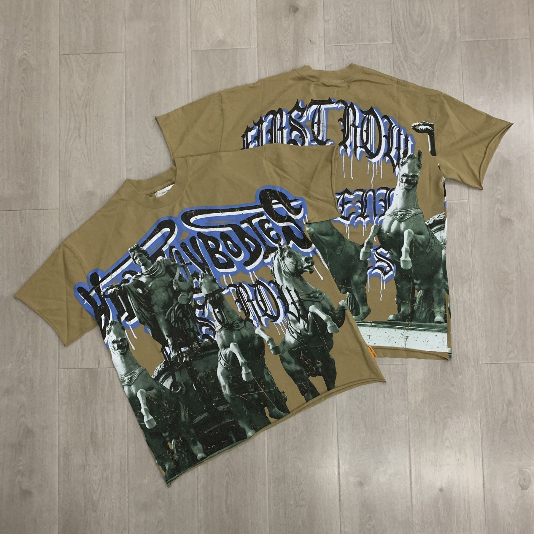 FIRST ROW Bodies Crop Graphic T-Shirt — context