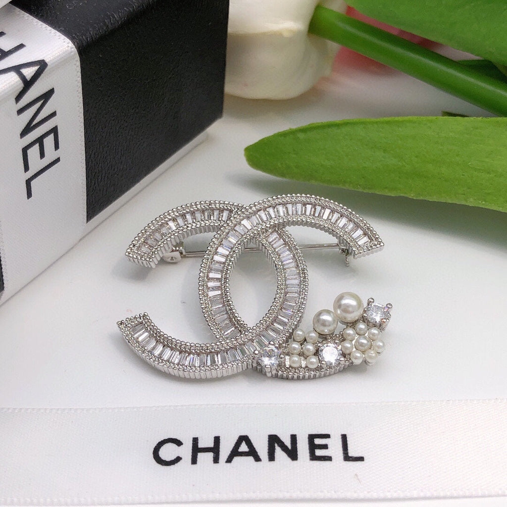 Chanel Star Crystals 18K Gold Brooch