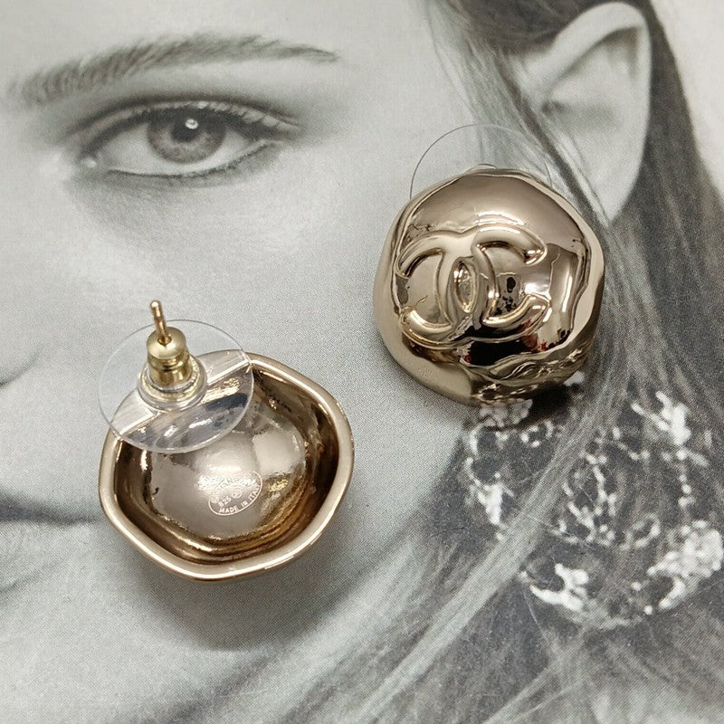 Chanel Vintage Round Gold 18K Gold Earrings